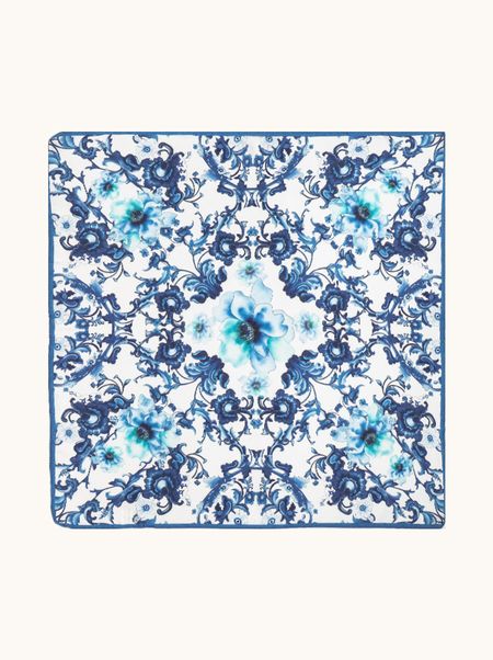 Apaszka jedwabna niebieska w roślinny wzór 53x53 cm