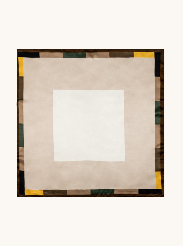 Apaszka jedwabna beżowa z geometryczną ramą 53x53 cm