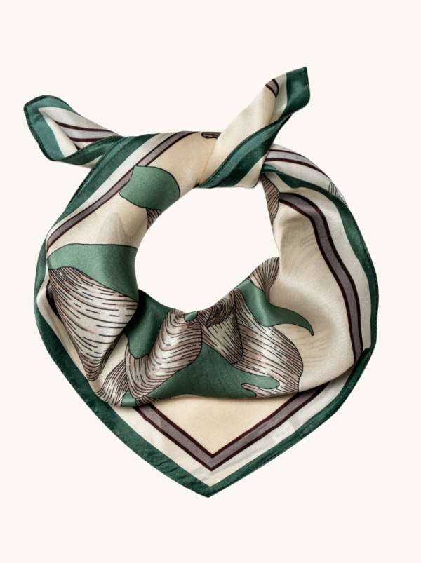 Apaszka jedwabna zielona w kwiaty 53x53 cm