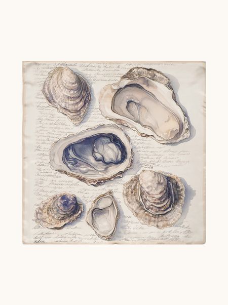 Apaszka jedwabna kremowa z motywem muszelek 53x53 cm