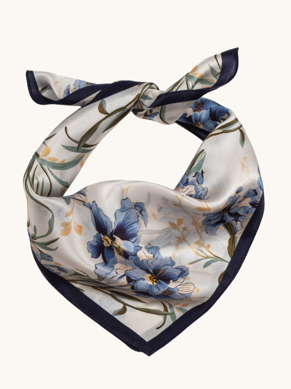 Mała apaszka jedwabna gawroszka niebieska w kwiaty 53cm x53cm