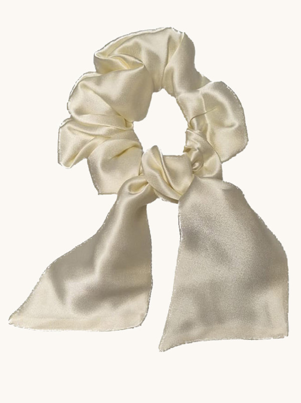 Gumka jedwabna typu scrunchie ecru