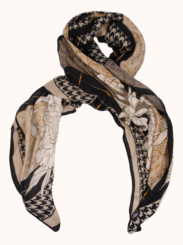 Lekki szal z wiskozy  w odcieniach brązu i czerni z motywem kwiatowym i pepitką  80 cm x 180 cm
