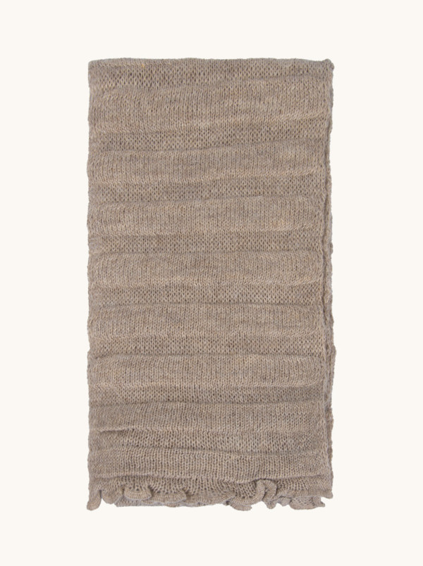 Beżowy dzianinowy szal z falowanym wykończeniem 23cm x 174cm