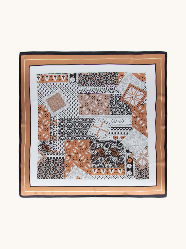 Duża apaszka jedwabna z geometrycznym wzorem beżowo-czarna  88x88 cm 