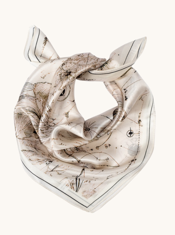 Apaszka jedwabna beżowa w subtelne kwiaty 53x53 cm