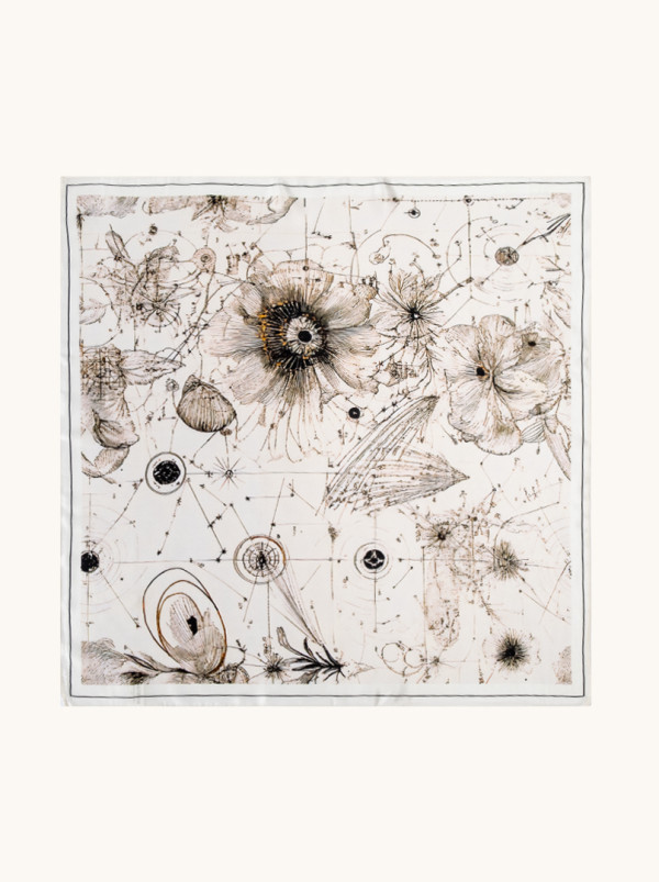 Apaszka jedwabna beżowa w subtelne kwiaty 53x53 cm