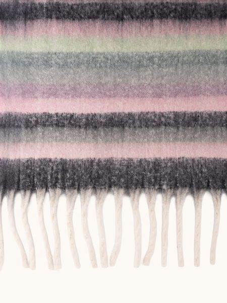 Ciepły szal w pastelowe pasy z frędzlami 55x190 cm