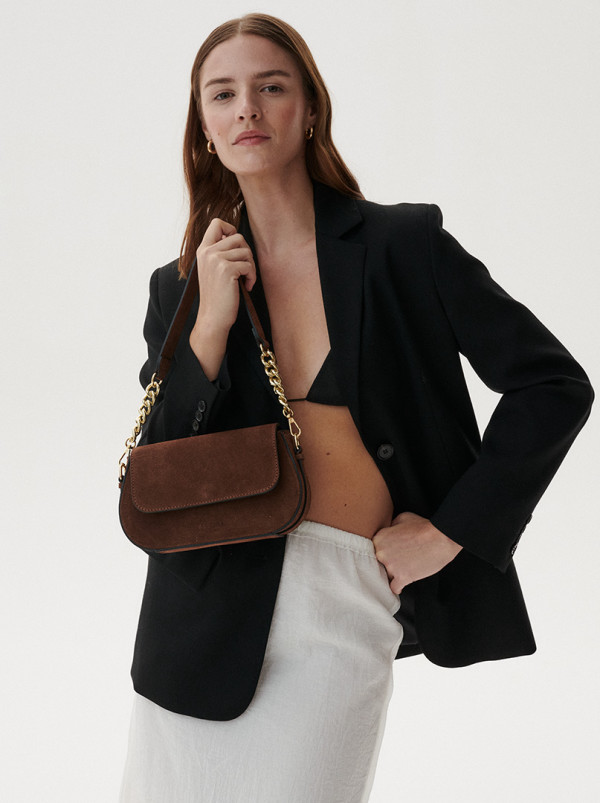 Zamszowa torebka ZITA baguette z łańcuchem  brązowa torebka na ramię