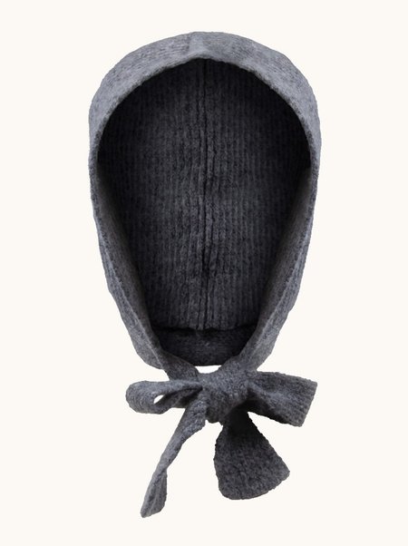Graphite-colored wool hat with a tie