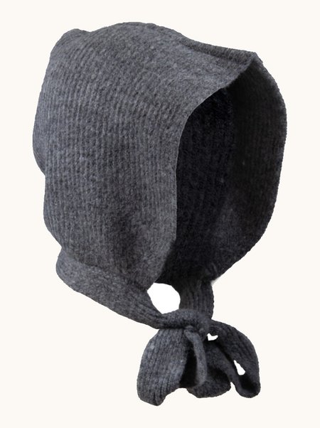 Graphite-colored wool hat with a tie