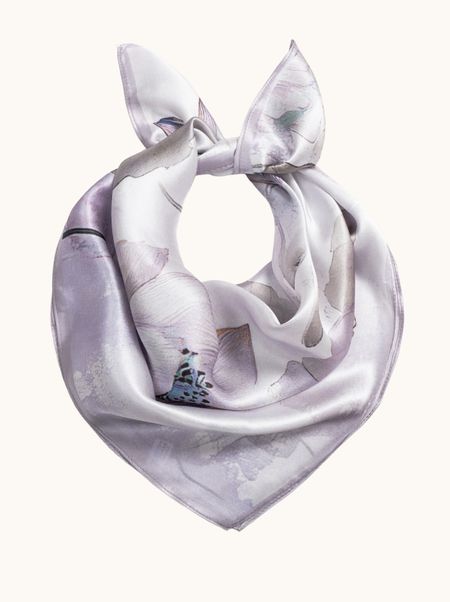 Apaszka jedwabna w kwiaty fioletowa 53x53 cm