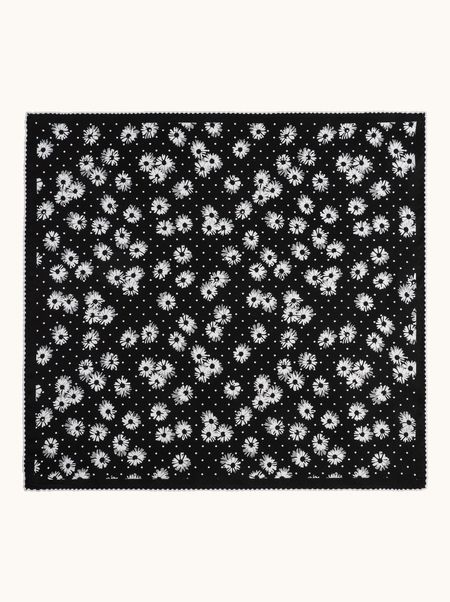 Apaszka jedwabna czarna w kwiaty 53x53 cm