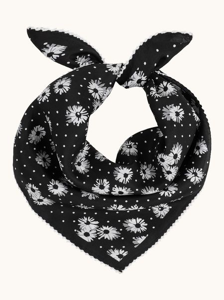 Apaszka jedwabna czarna w kwiaty 53x53 cm