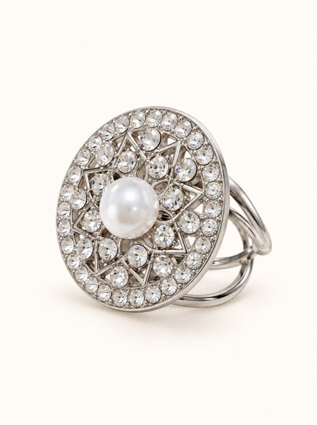 Scarf clip with a pearl
