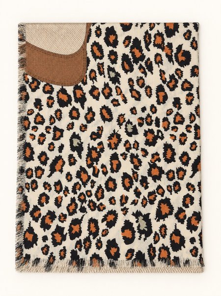 Beige wool scarf with leopard print 65x180 cm