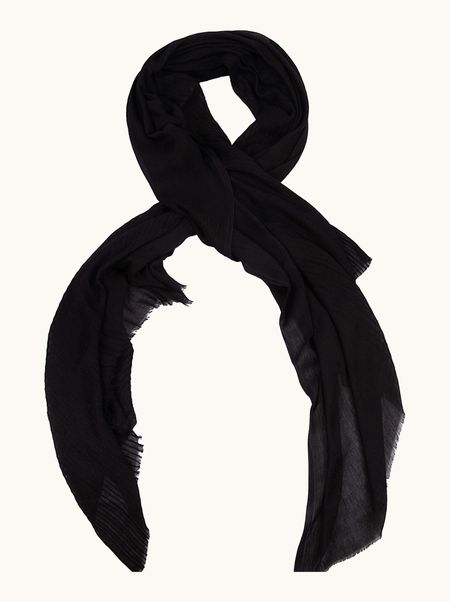 Lekki szal w pasy w czarnym kolorze 70x190cm