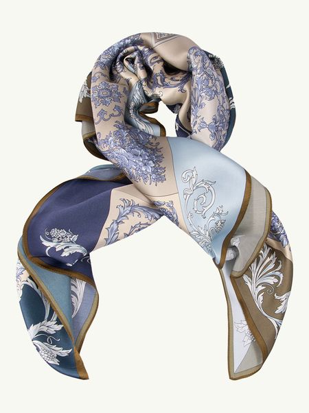 Apaszka jedwabna z roślinnymi ornamentami  90x90 cm