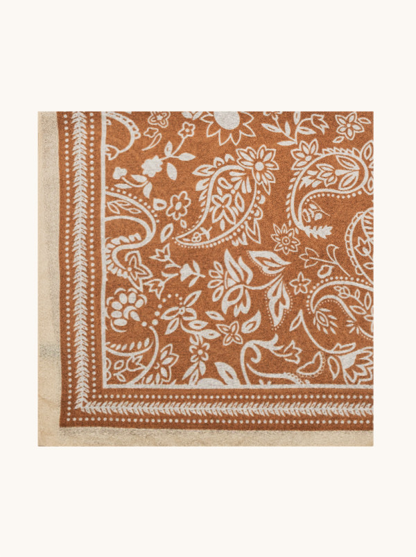 Lekki szal karmelowy z motywem paisley wiskoza 100% 70x180 cm