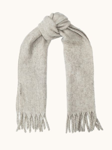 Ciepły szalik beżowy gładki z frędzlami 32x173 cm 