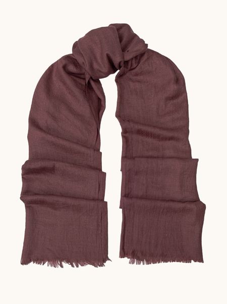 Szal wiskoza 100% w kolorze zgaszonego różu z delikatnym frędzlami 90x200 cm