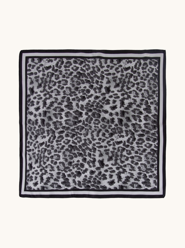 Apaszka  jedwabna czarna panterka  53x53 cm 