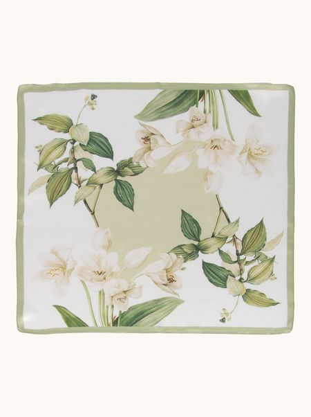 Apaszka jedwabna w kwiaty biała apaszka z zieloną ramką 53x53 cm