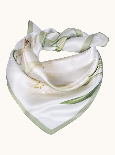 Apaszka jedwabna w kwiaty biała apaszka z zieloną ramką 53x53 cm