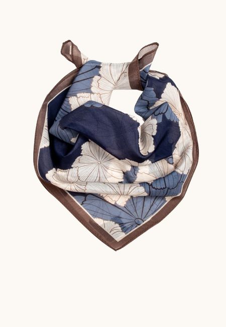 Apaszka bawełna z jedwabiem niebieska w kwiaty 53x53 cm