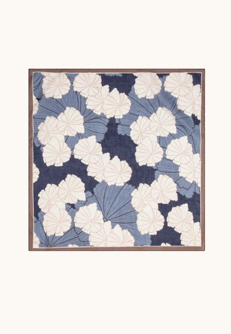 Apaszka bawełna z jedwabiem niebieska w kwiaty 53x53 cm