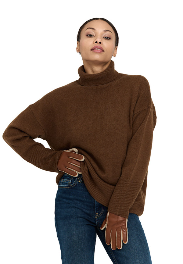 Brown sheepskin gloves insulated with wool