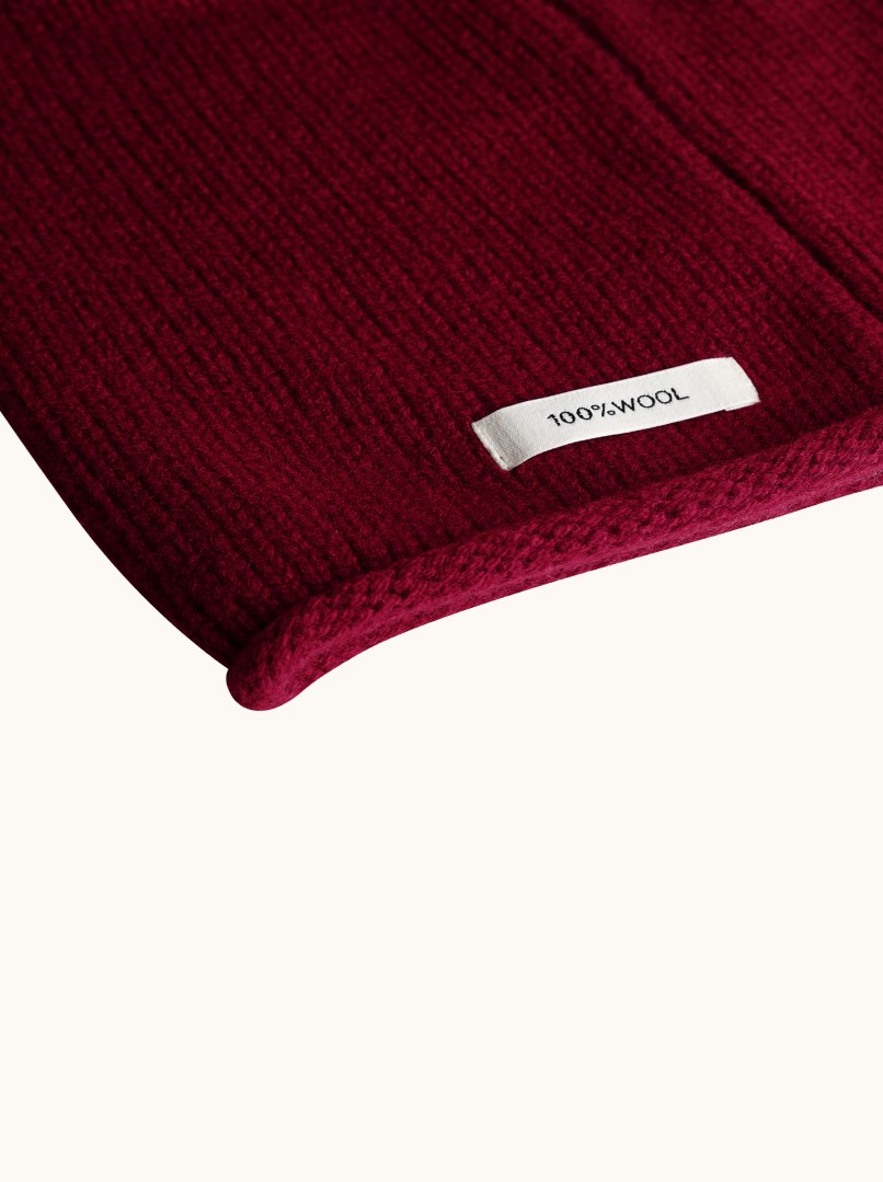 Wełniana czapka z zawiniętym brzegiem bordowa smerfetka zdjęcie 3