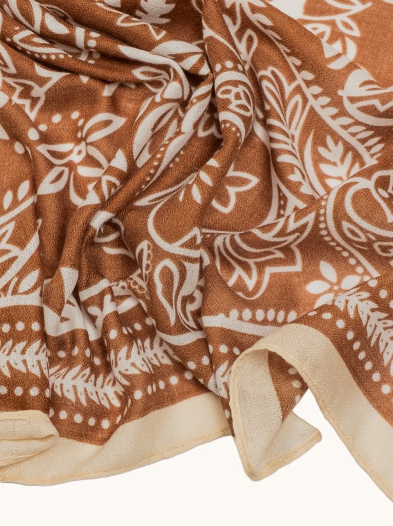 Lekki szal karmelowy z motywem paisley wiskoza 100% 70x180 cm zdjęcie 3